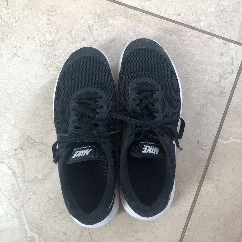 Nike tennis shoes